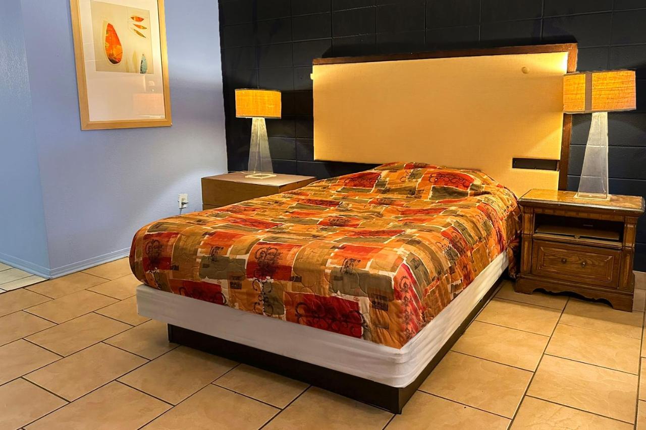 Luxury Inn — photo 18
