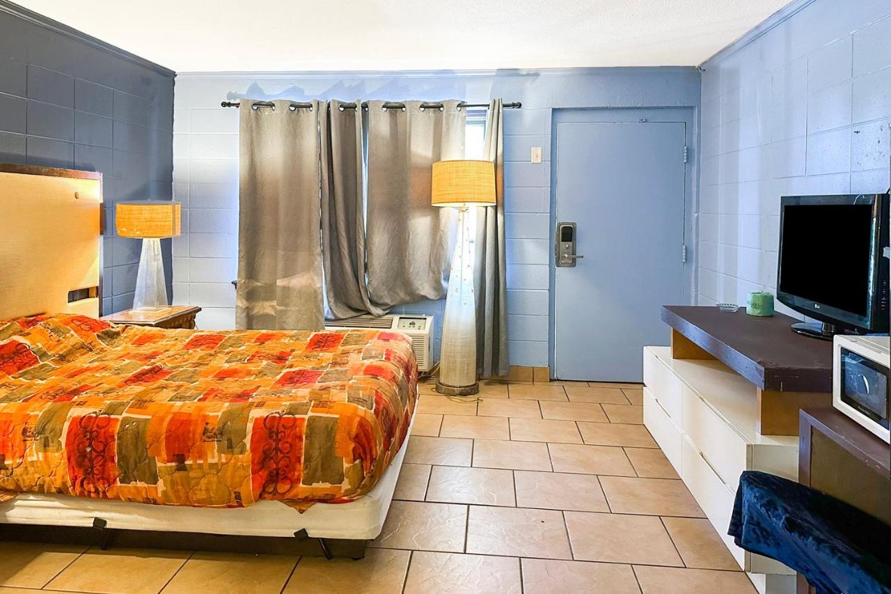 Luxury Inn — photo 23
