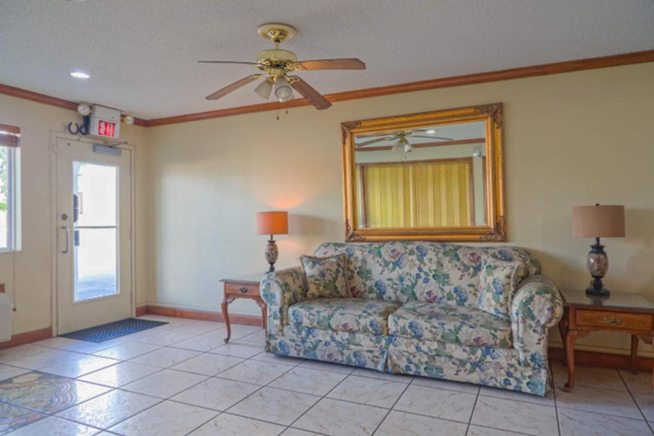 Economy Inn Ashburn GA I-75 — photo 11
