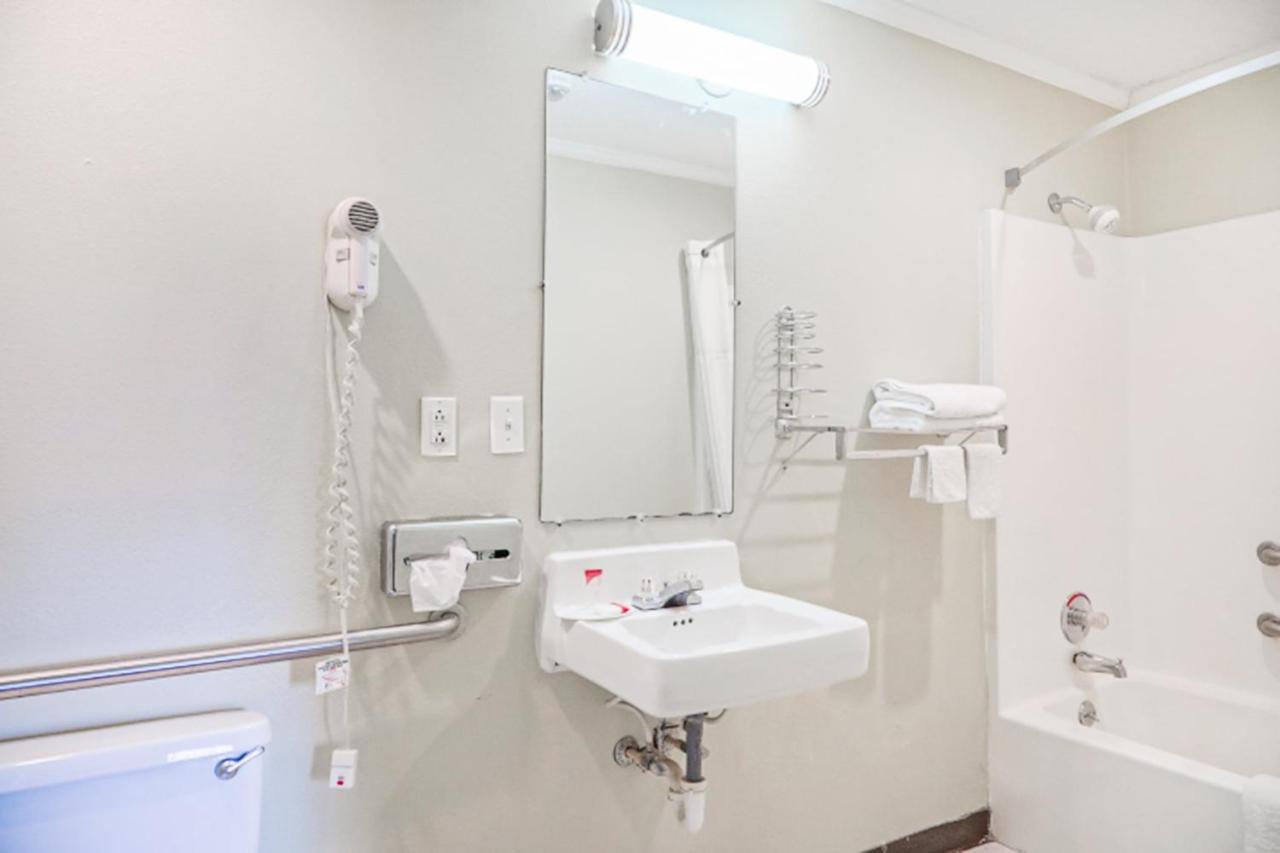 Economy Inn Ashburn GA I-75 — photo 23