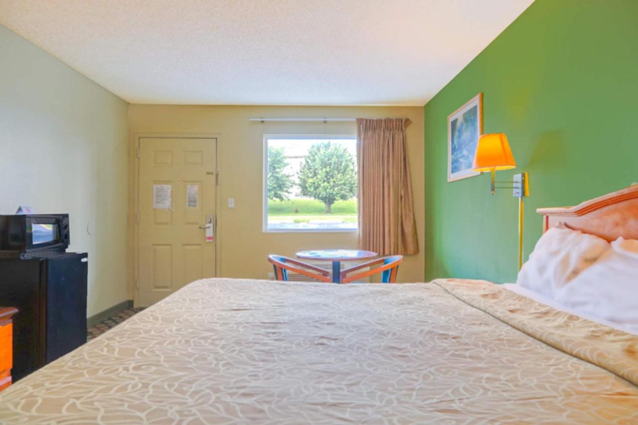 Economy Inn Ashburn GA I-75 — photo 15