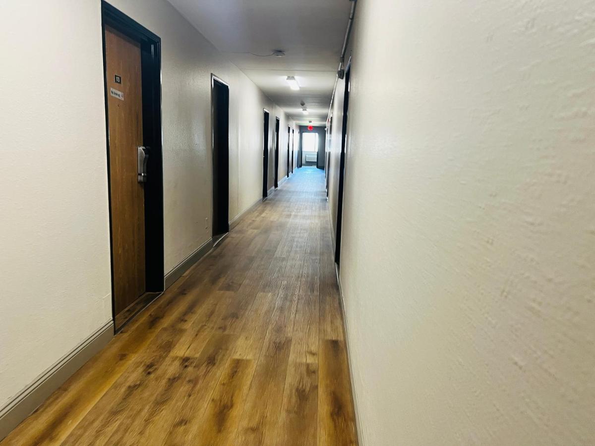 Rosewood Inn By OYO Union City I-69 — photo 18
