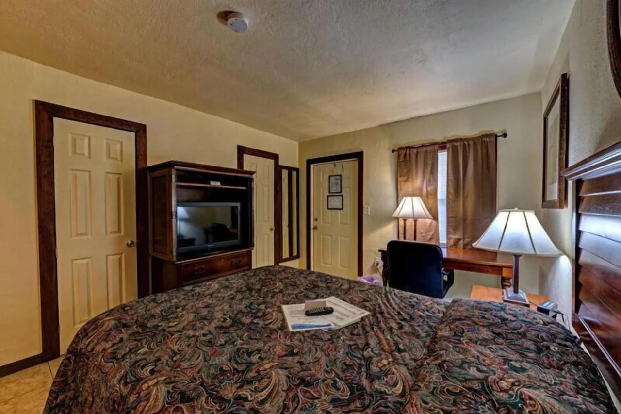 Aladdin Motel — photo 15