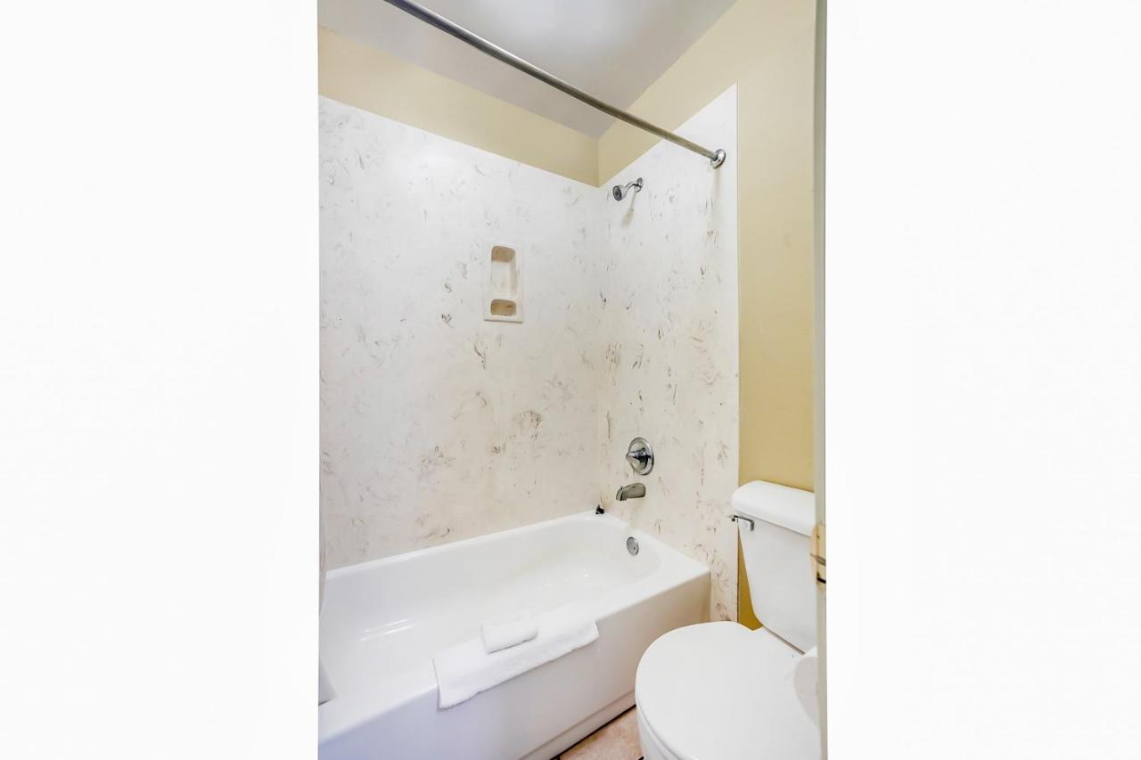 OYO Hotel Jacksboro TX - Fort Richardson — photo 9