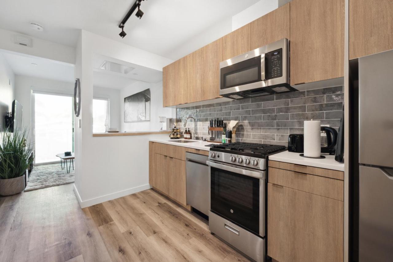 Hollywood 1bdr apt with Pool, Free Parking, Gym - 4