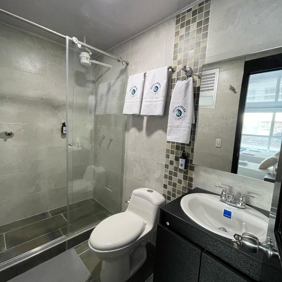 Outlanders House BOG Airport - 3