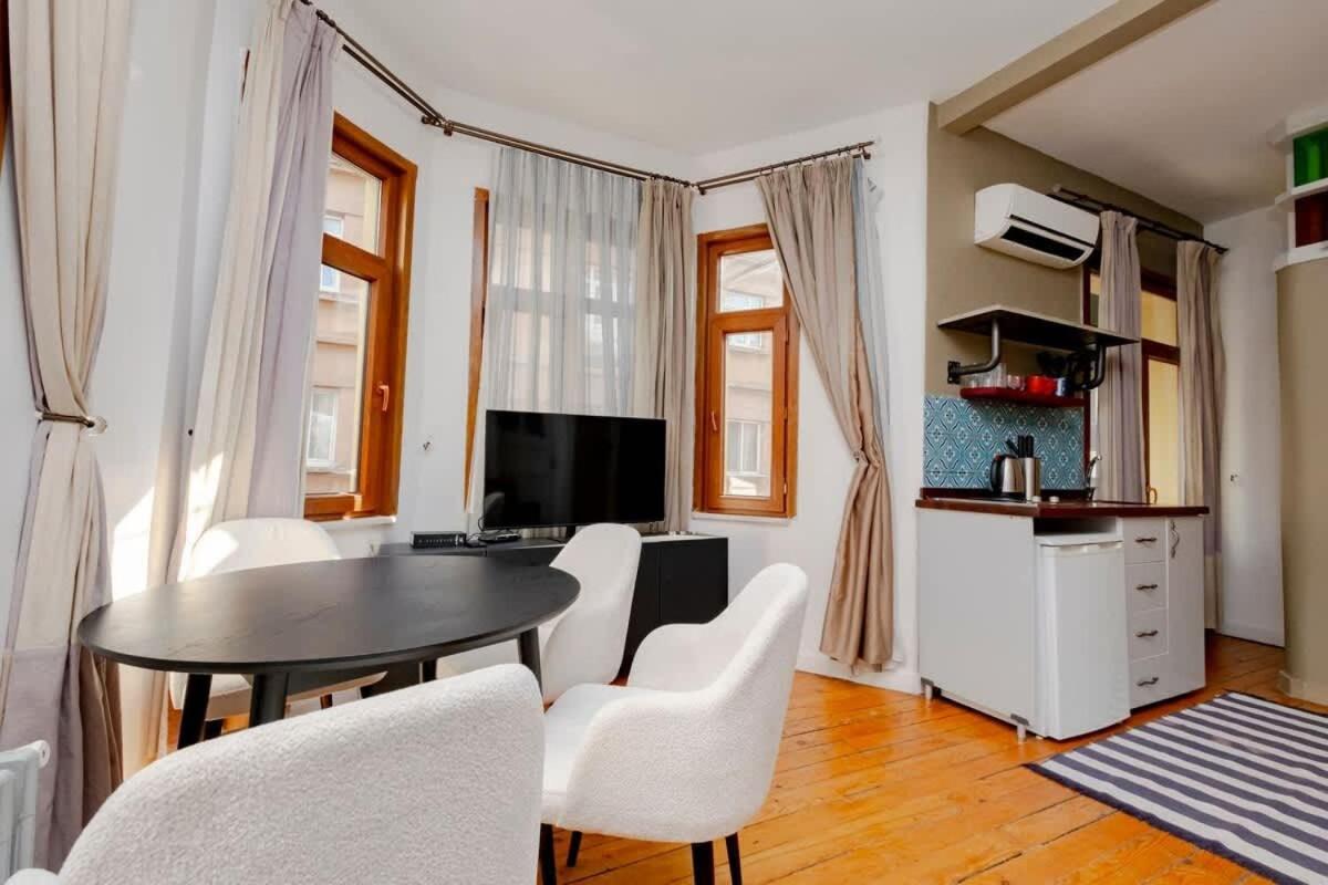 Exclusive House with 2 Apartments including 4 Bedrooms and 4 Bathrooms in Total - 4