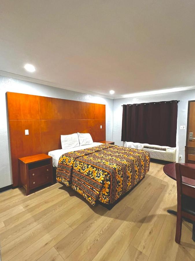 Aqua Inn Motel — photo 17