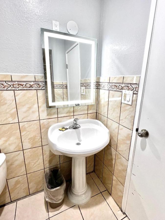 Aqua Inn Motel — photo 16