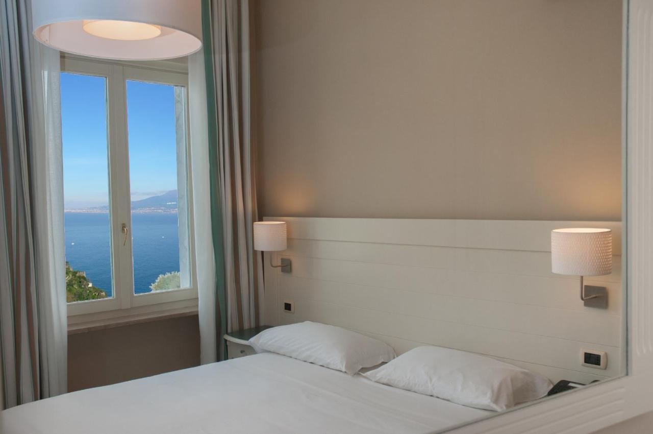 Astoria Hotel photo