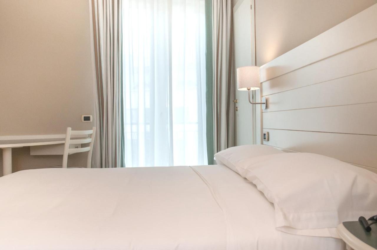 Astoria Hotel photo