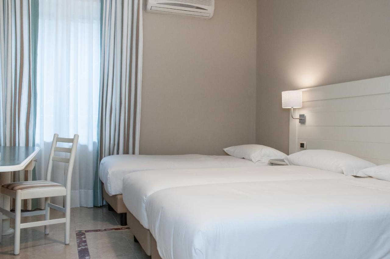 Astoria Hotel photo