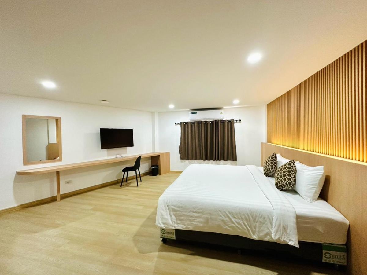 The Cozy77 - No Parking