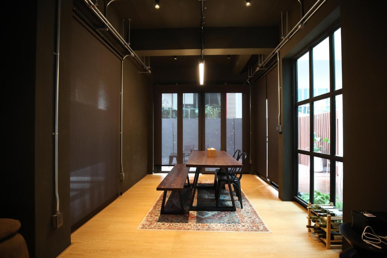 Chic Ekkamai Escape Near BTS, Dining & Nightlife - 2