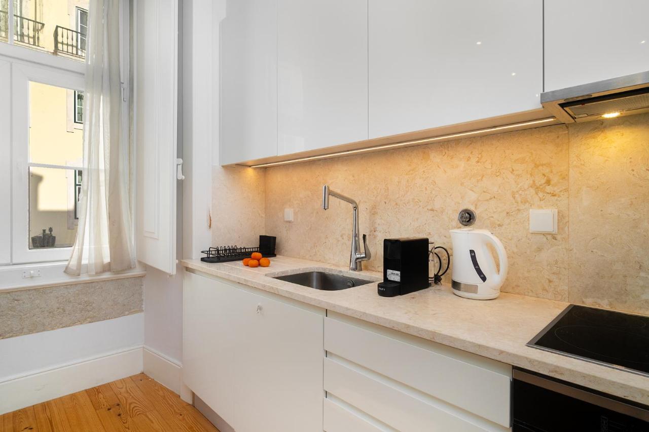 WHome Elegant Stay in Lisbons Historic Downtown - 5