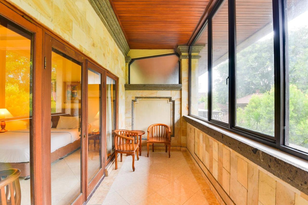 Super OYO Townhouse Oak Maxi Hotel Legian - 4