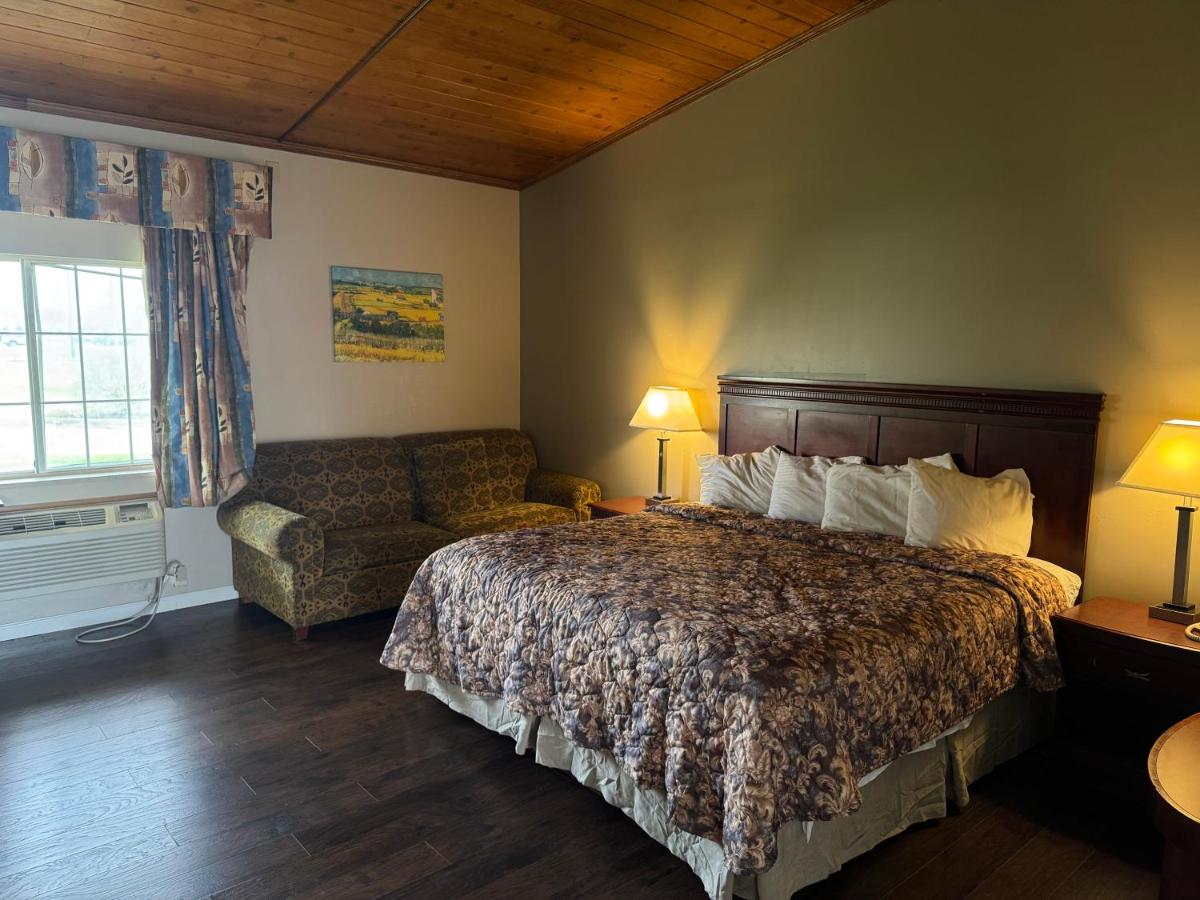 Town & Country Motel — photo 17