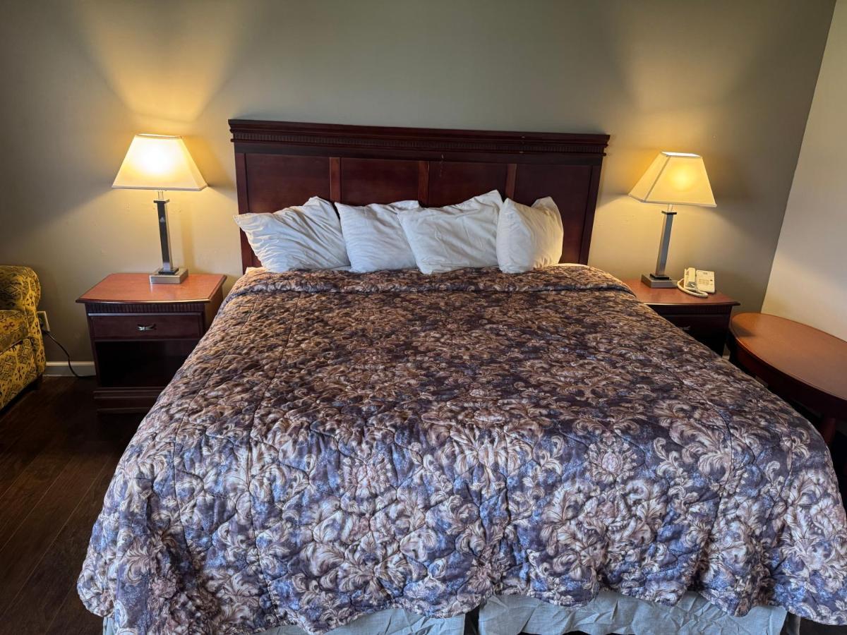 Town & Country Motel — photo 18