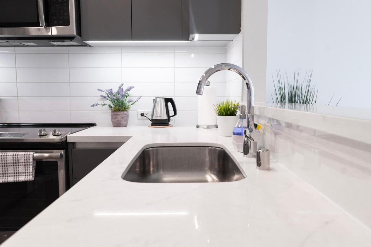 Bright & Stylish 1-Bedroom, Walk to Netflix, Perfect for Long Stays FREE PARKING - 3