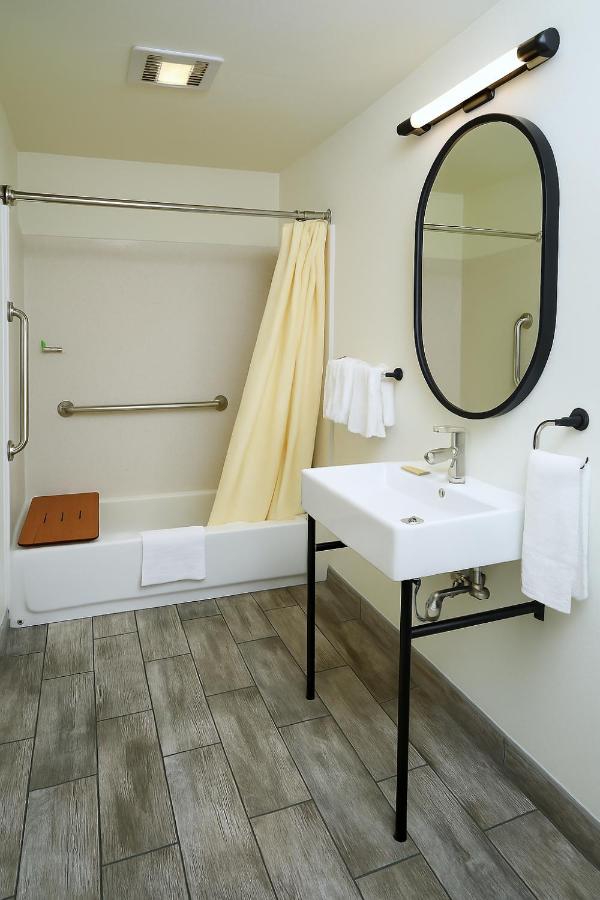 The Woodrose- NEWLY RENOVATED — photo 24