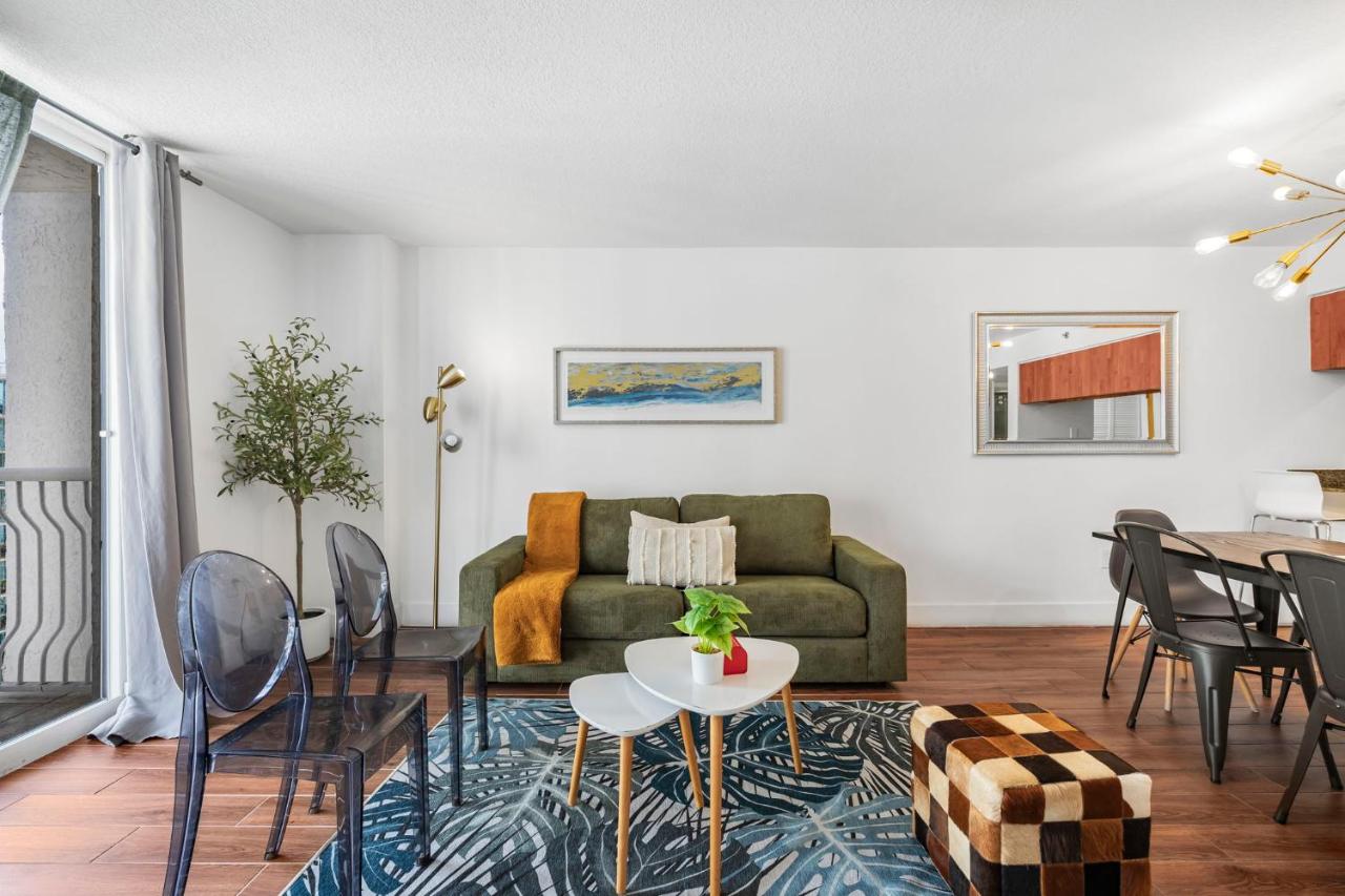 Exclusive 1BR Apartment on 35th floor - 3