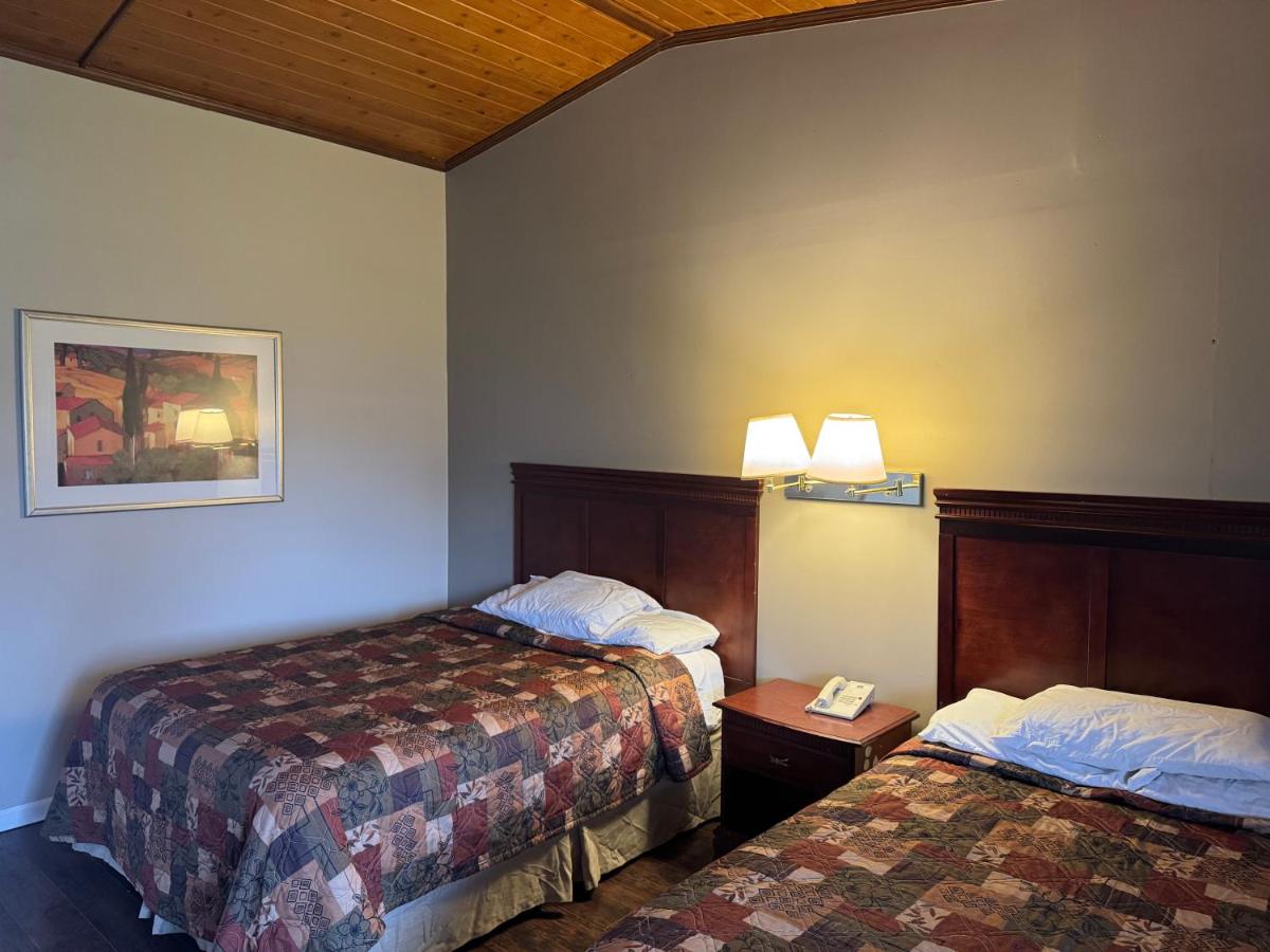 Town & Country Motel — photo 16
