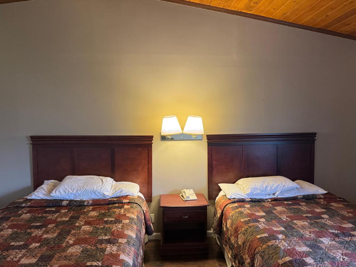 Town & Country Motel — photo 15