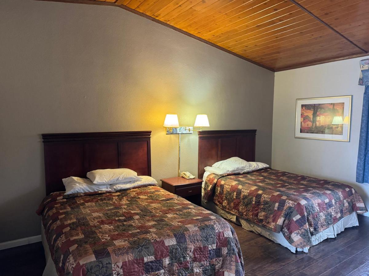 Town & Country Motel — photo 13