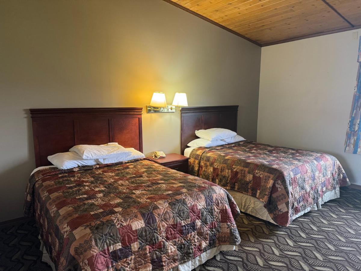 Town & Country Motel — photo 12