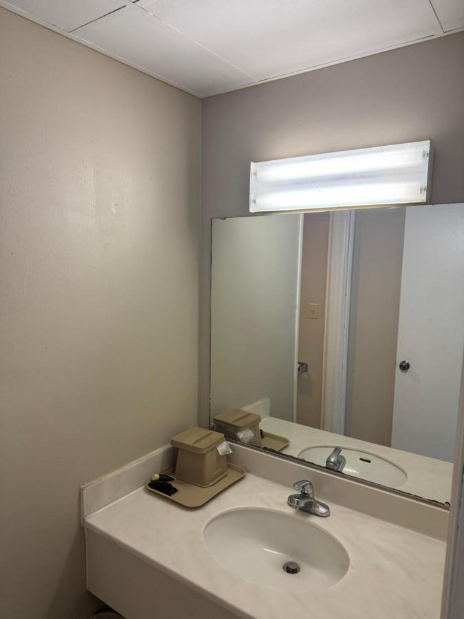 Town & Country Motel — photo 7