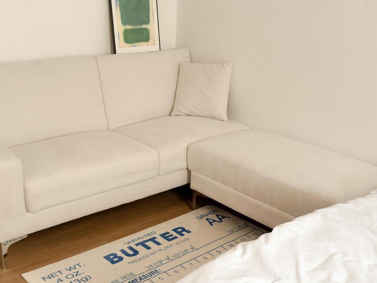 Gangnam 23, 3 minutes walk from Sinnonhyeon Station, airport bus, 1st floor, emotional accommodation, sleeps 5, Netflix, WiFi - 4