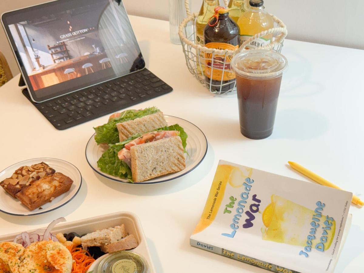 Gangnam 23, 3 minutes walk from Sinnonhyeon Station, airport bus, 1st floor, emotional accommodation, sleeps 5, Netflix, WiFi - 2