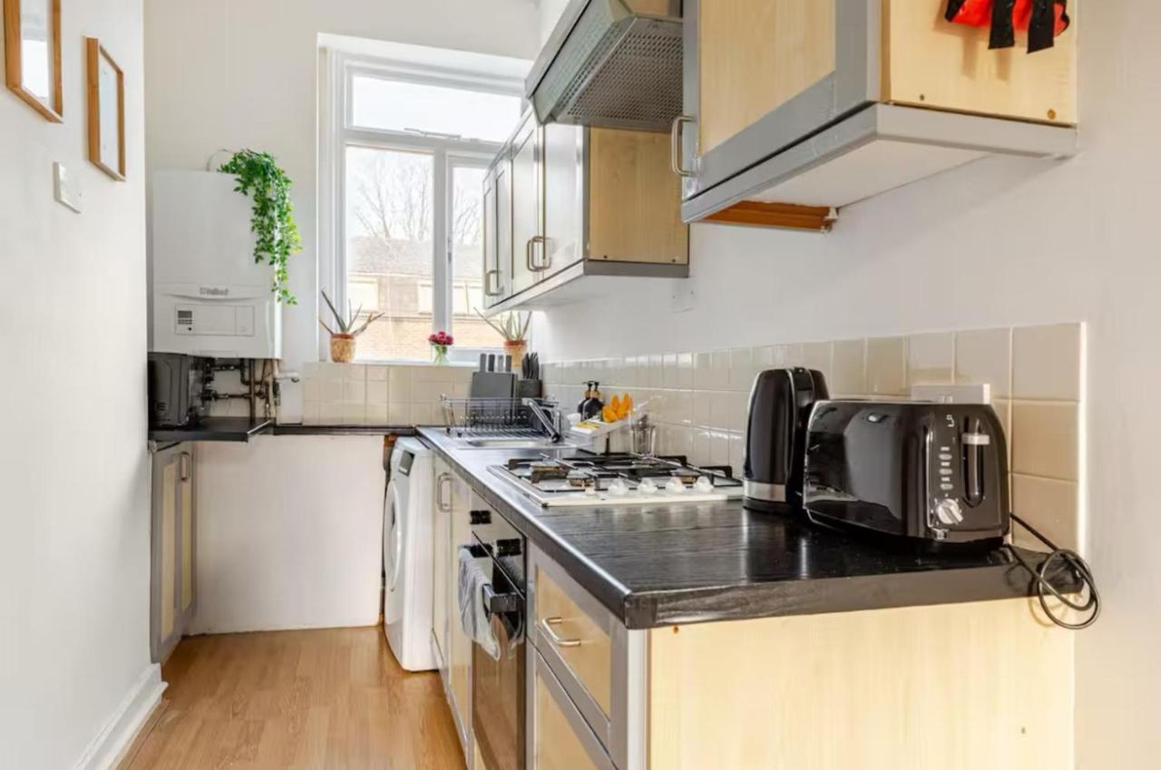 Camden 3-Bed Sleeps 6 1 Min to Tube & Parking - 4