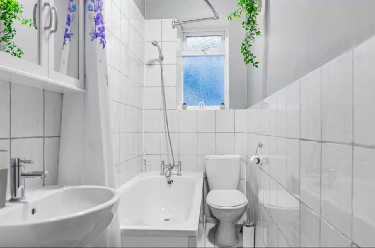 Camden 3-Bed Sleeps 6 1 Min to Tube & Parking - 3