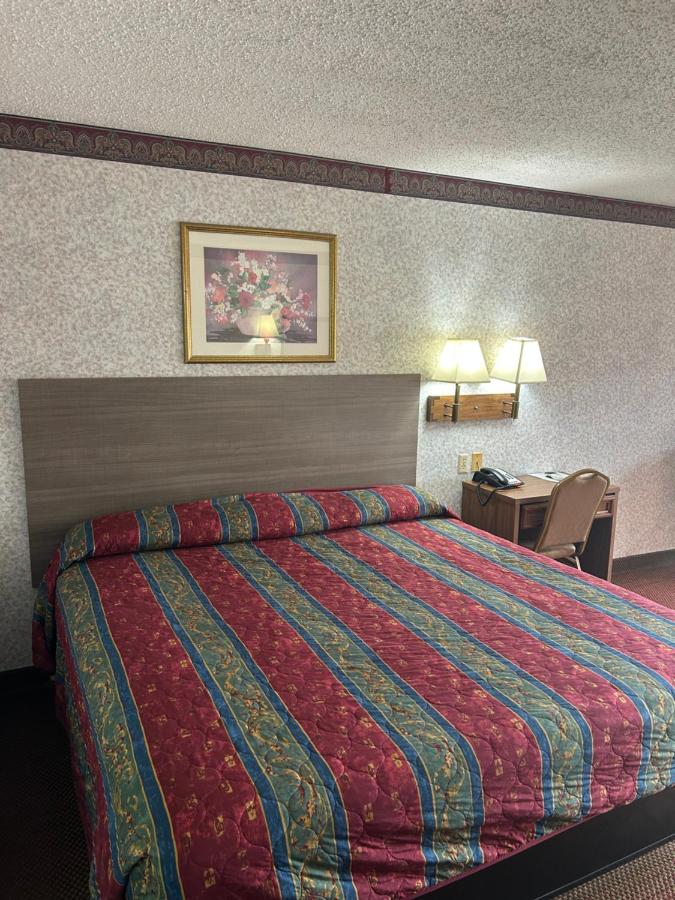 Hillcrest Motel — photo 10
