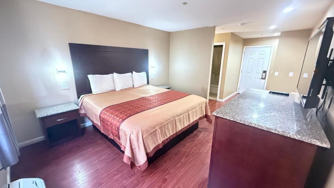 Economy Inn — photo 18