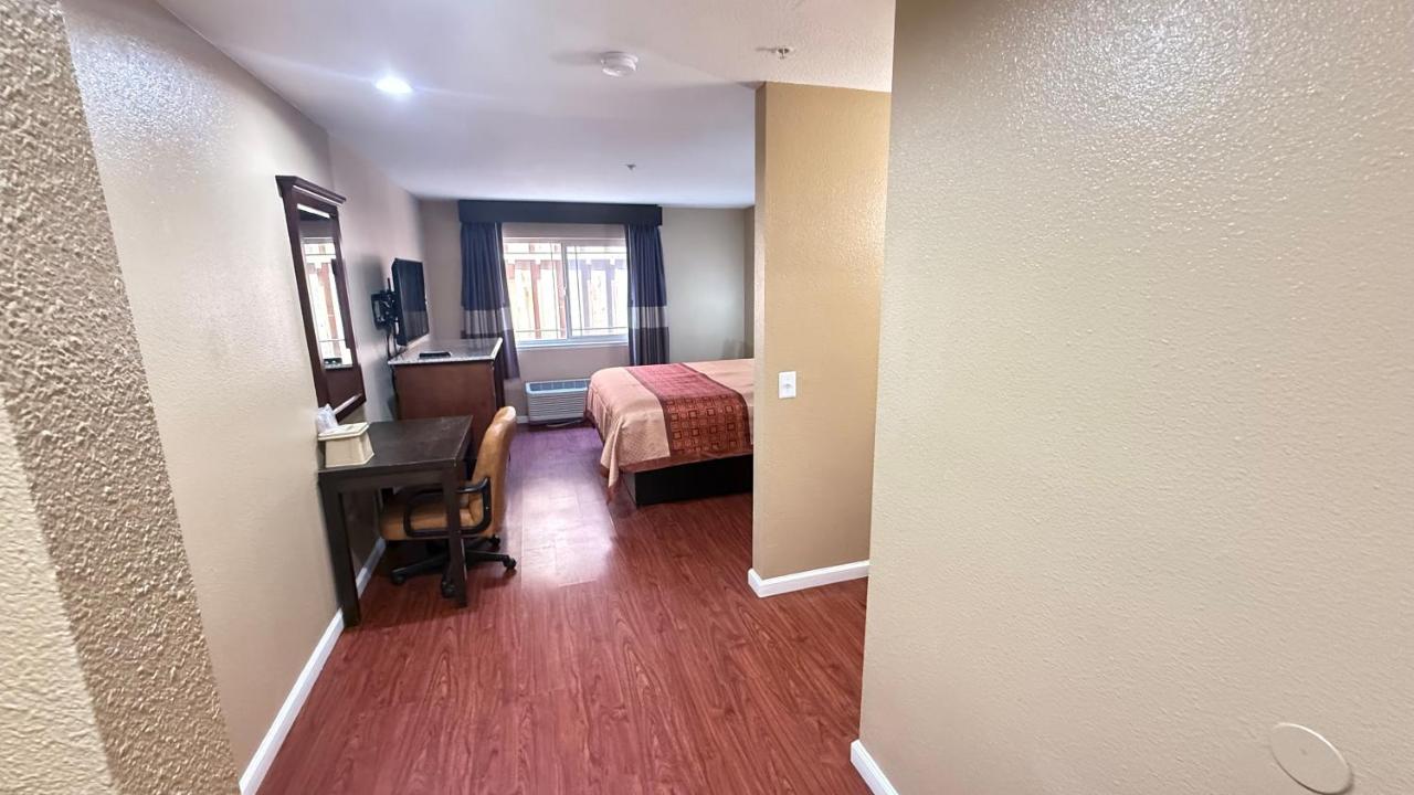 Economy Inn — photo 15