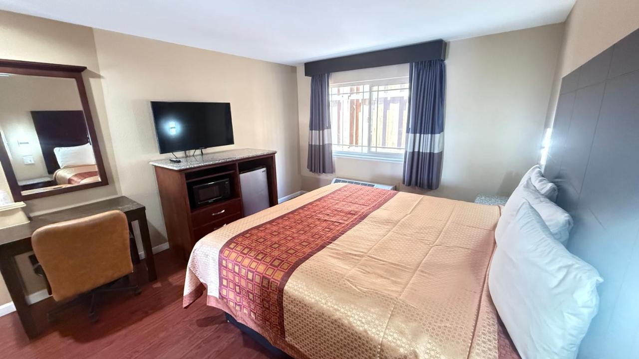 Economy Inn — photo 14