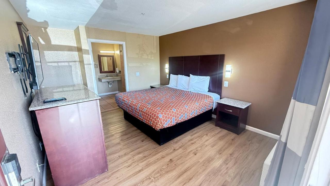 Economy Inn — photo 22