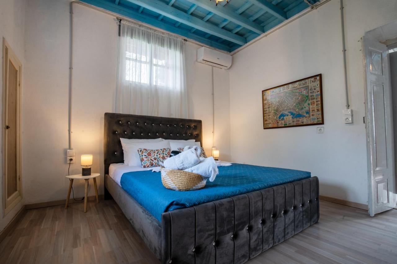 Xenofon Traditional Rooms