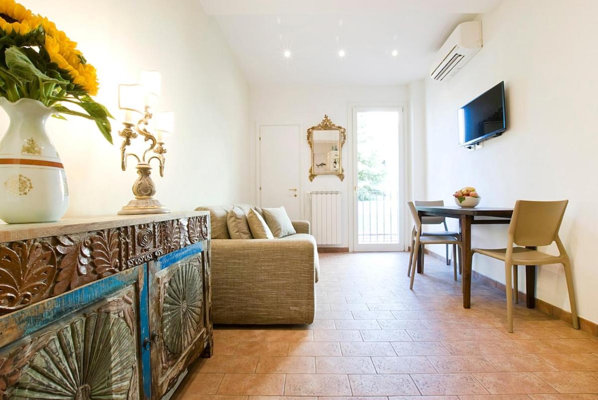 Romantic Hideaway 5 min Walk from Central Station - 5