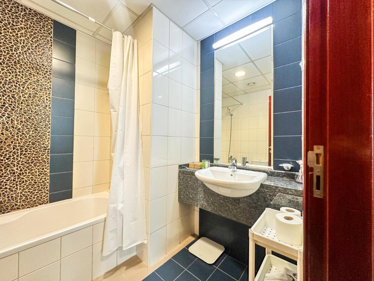 Vserve - 1 BR Stunning Canal and Burj Khalifa View - 3