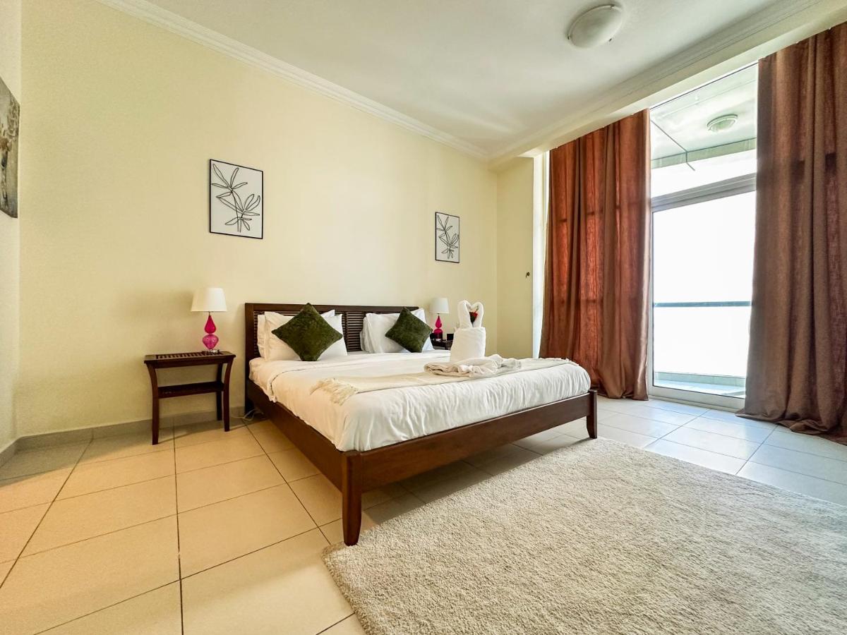 Vserve - 1 BR Stunning Canal and Burj Khalifa View - 2