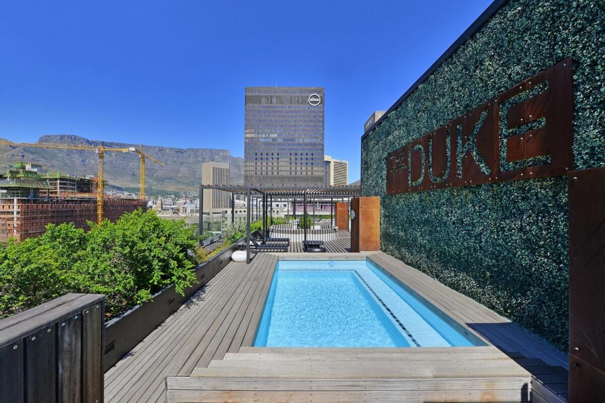 KIRA - 1BR Urban Oasis with Views & Rooftop Pool - 4