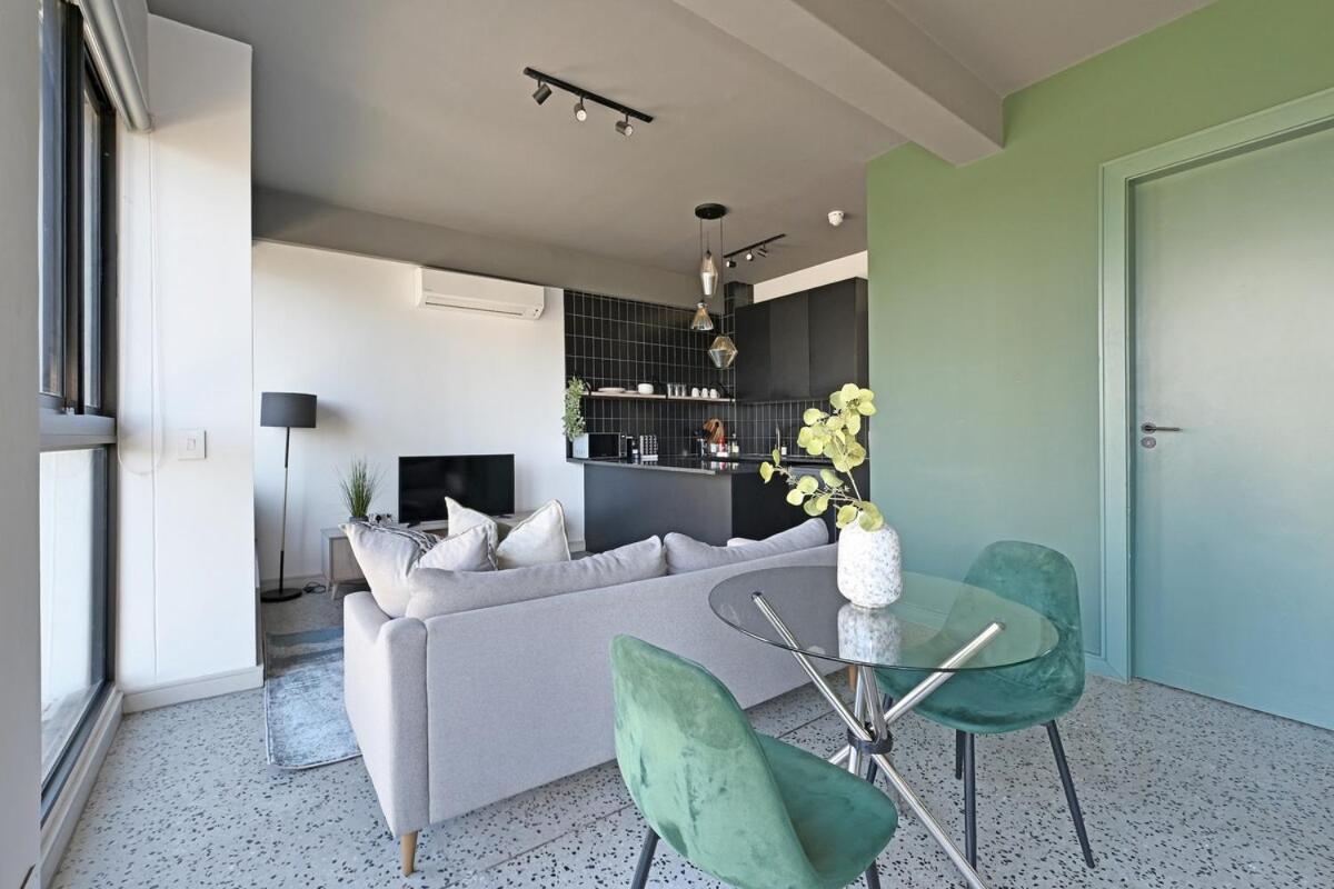 KIRA - 1BR Urban Oasis with Views & Rooftop Pool - 5