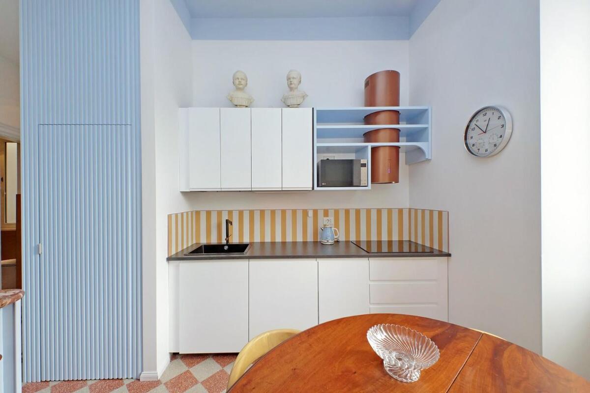 Modern retreat with Spectacular St Peter's views - 4