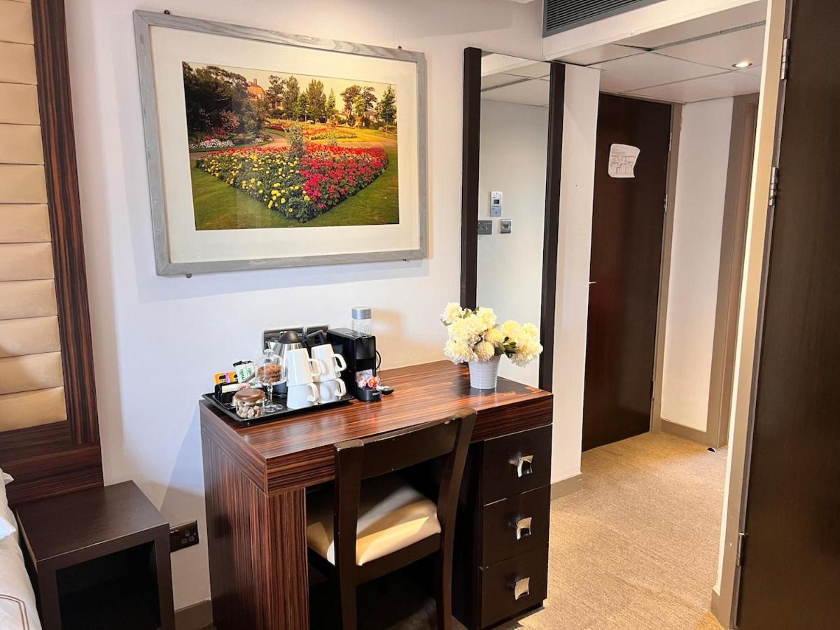 Central en-suite Twin Room for 4, 203 - 5