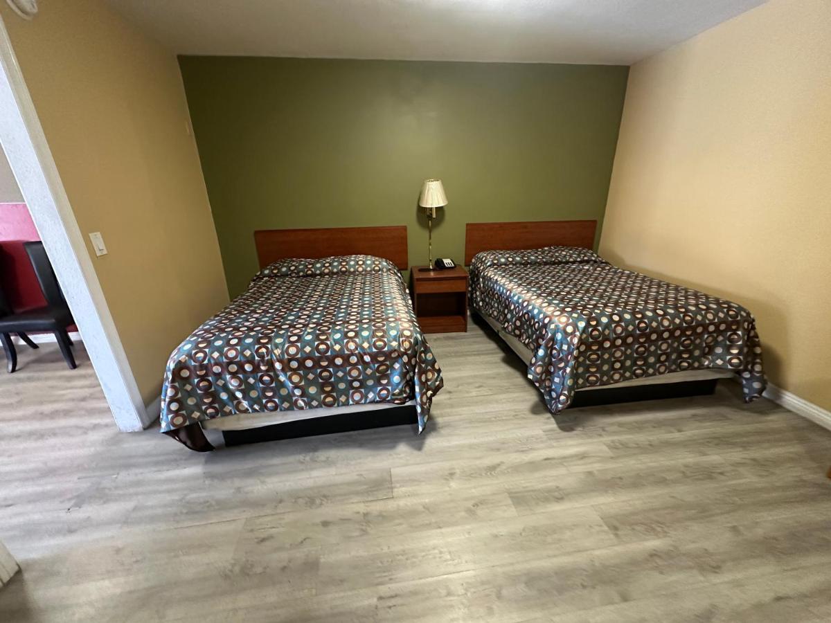 Desert Inn Motel — photo 13