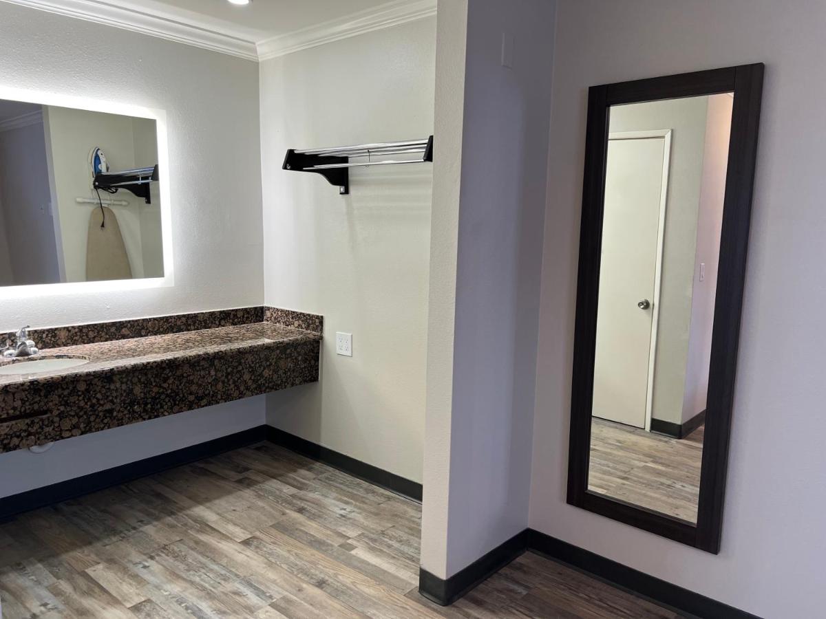 Cloud Nine Inn LAX Airport ( Newly Renovated ) — photo 17