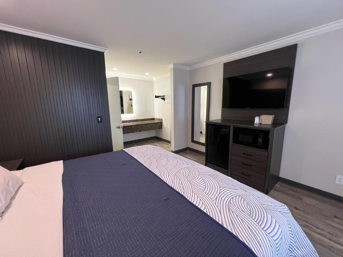 Cloud Nine Inn LAX Airport ( Newly Renovated ) — photo 20